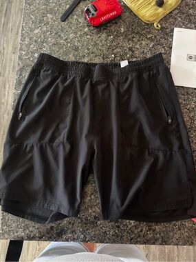 R.O.W. Men's Black Athletic Zip-Pocket Shorts